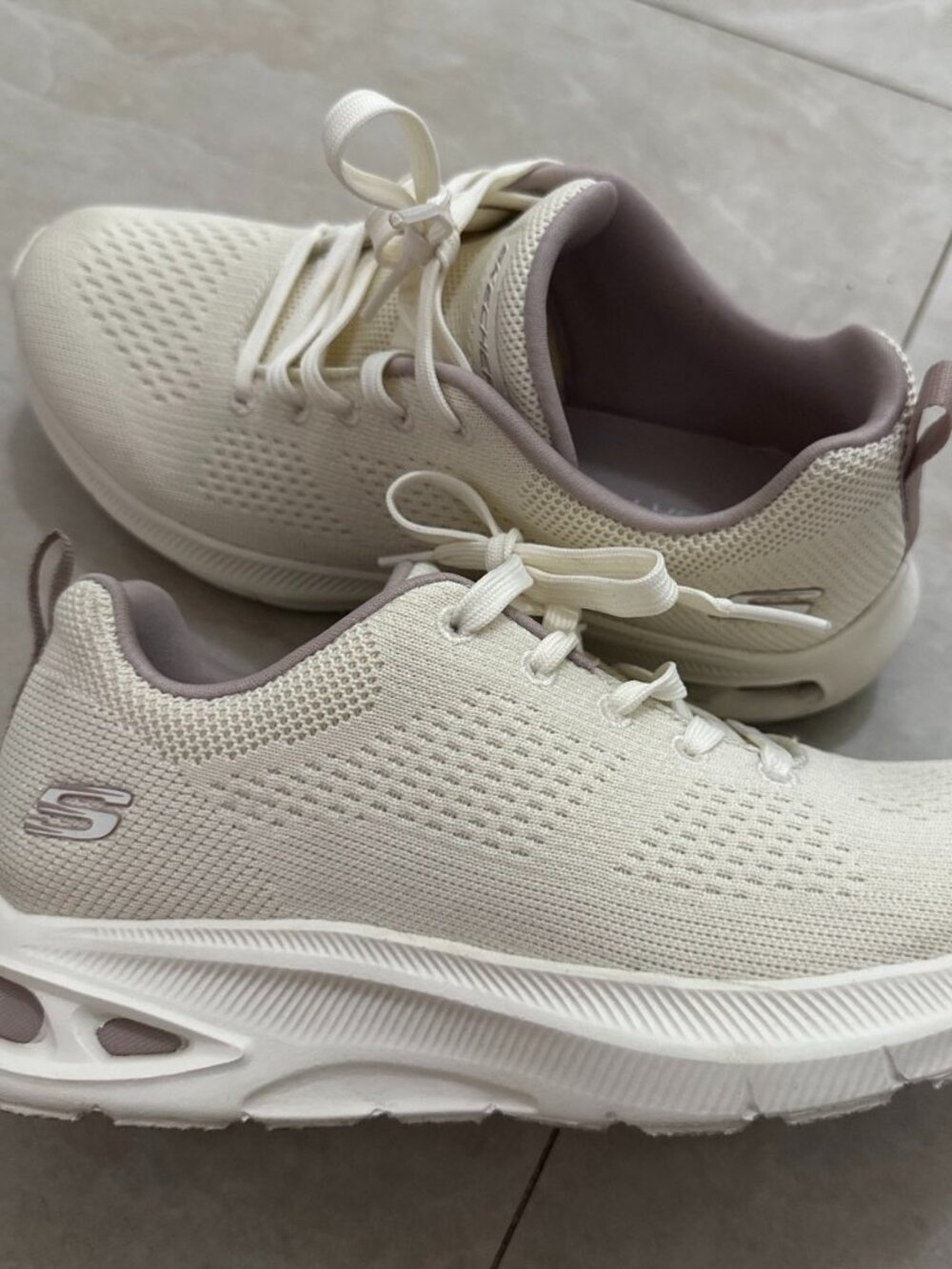 Skechers women's sneakers size 7.0